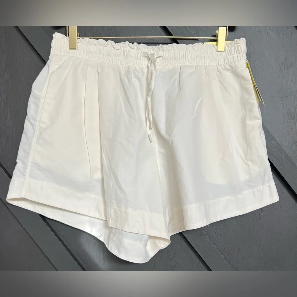All In Motion High-Rise Resort Shorts 4.25” Bundle of 2 in Pink & White, Size L
